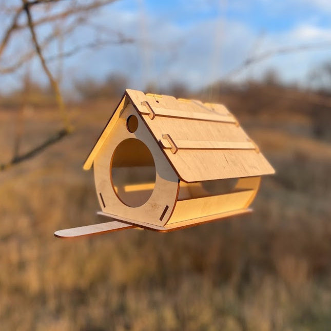 Do-it-yourself garden bird feeders, Wooden bird feeder