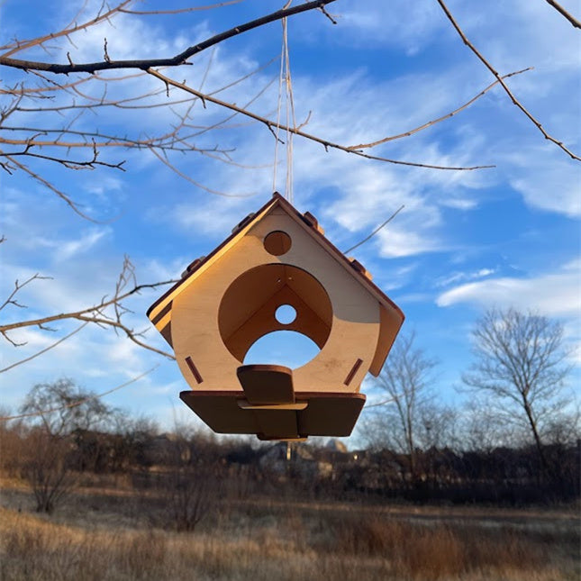 Do-it-yourself garden bird feeders, Wooden bird feeder