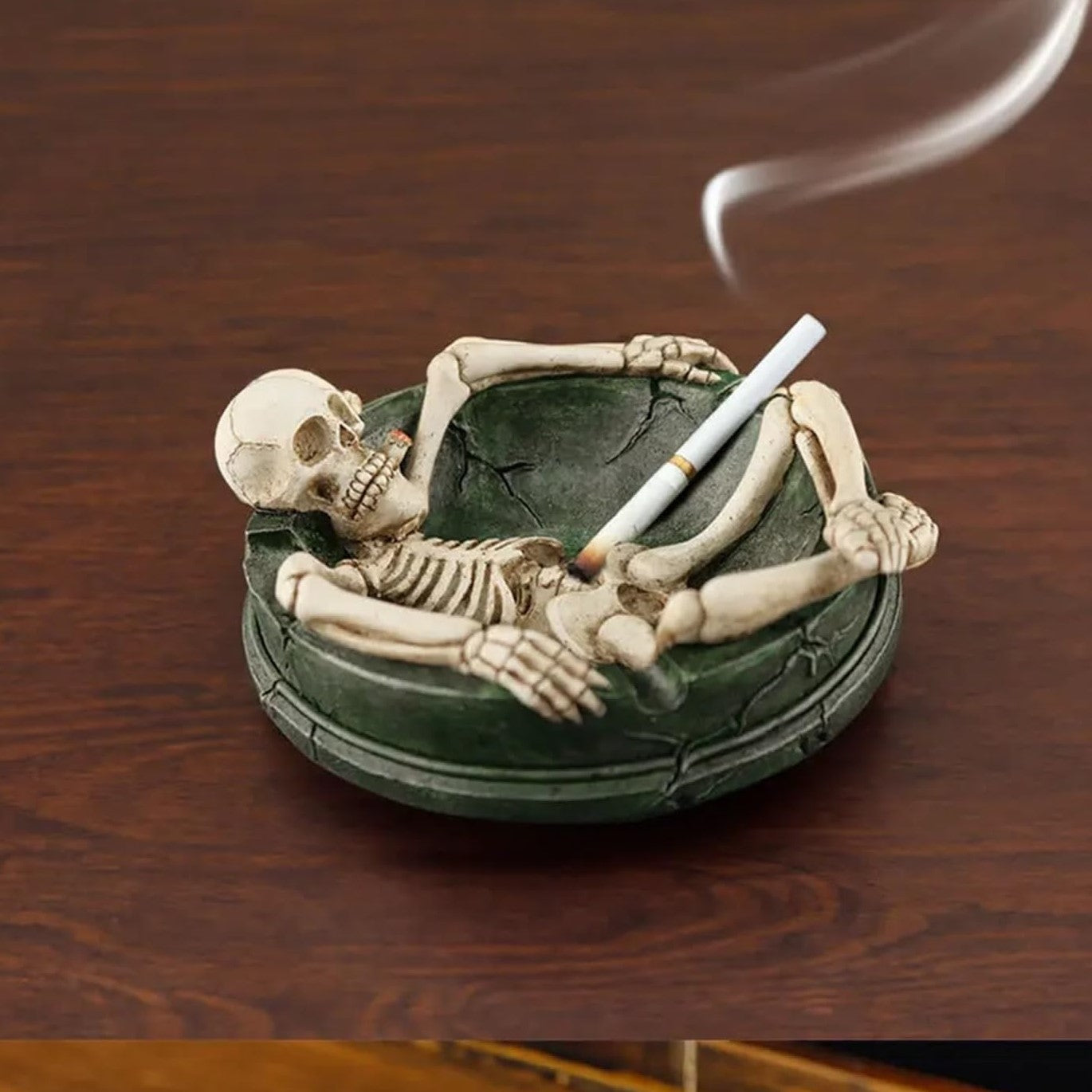 Ash Tray Home Ashtrays for Cigarettes Outdoor Ashtray Creative Personality Skeleton Body Resin Ashtray Home Table Decoration Ornaments