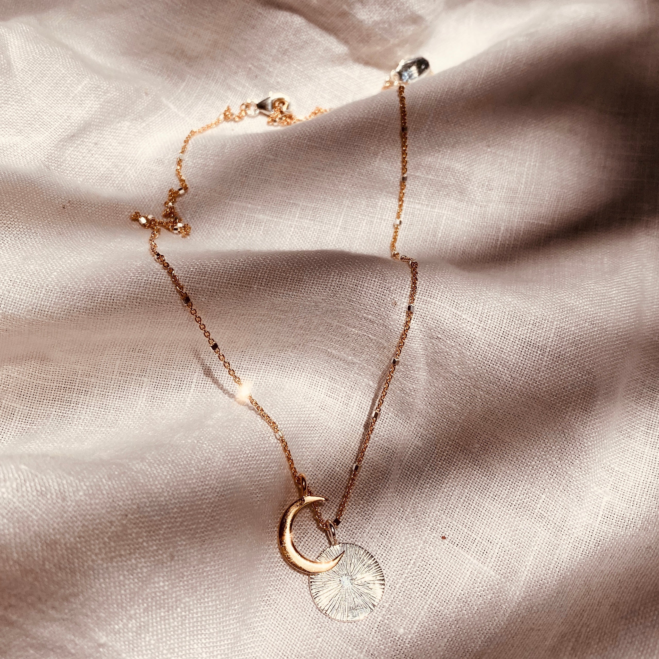 Moon Necklace / gold